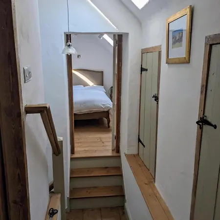 No1 The Yard, Regilbury Court, Winford Бристоль